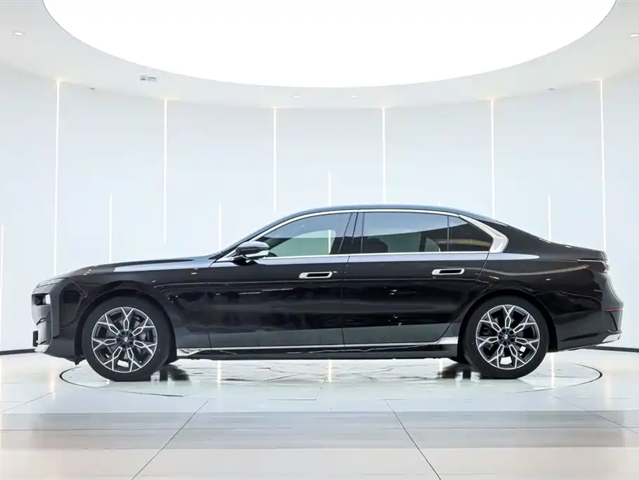 BMW 7 Series 2023 Model 735Li Luxury Package фото 7