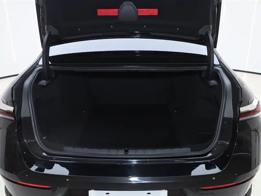 BMW 7 Series 2023 Model 735Li Luxury Package фото 10