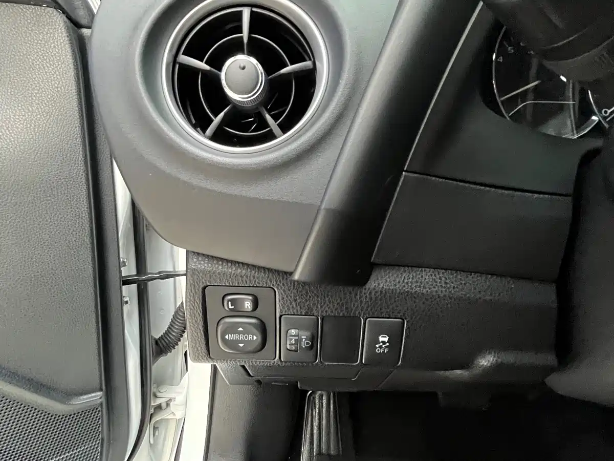 Toyota Corolla 2017 Facelift 1.2T S-CVT GL фото 17