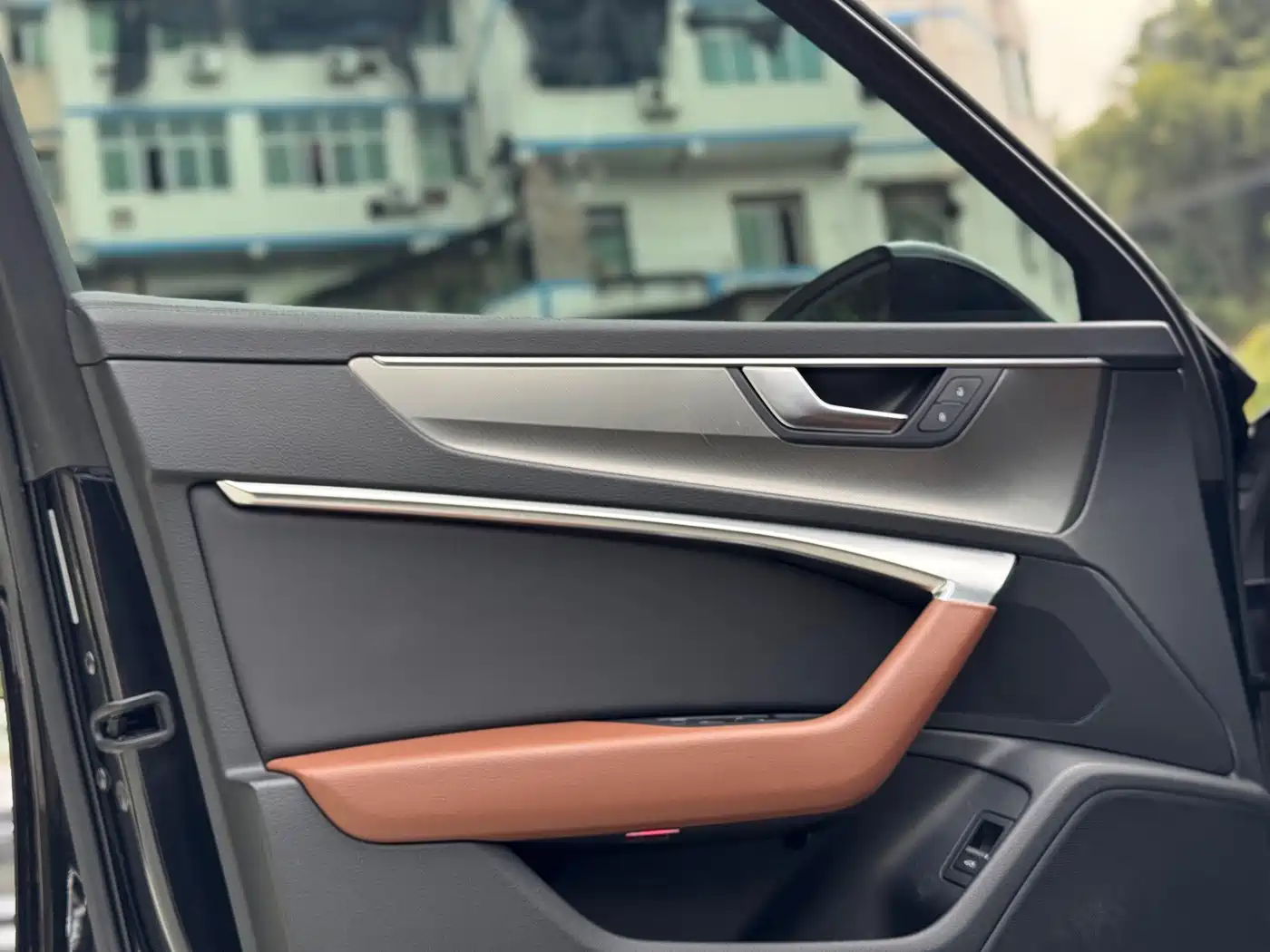 Фото 21 - Audi A6L