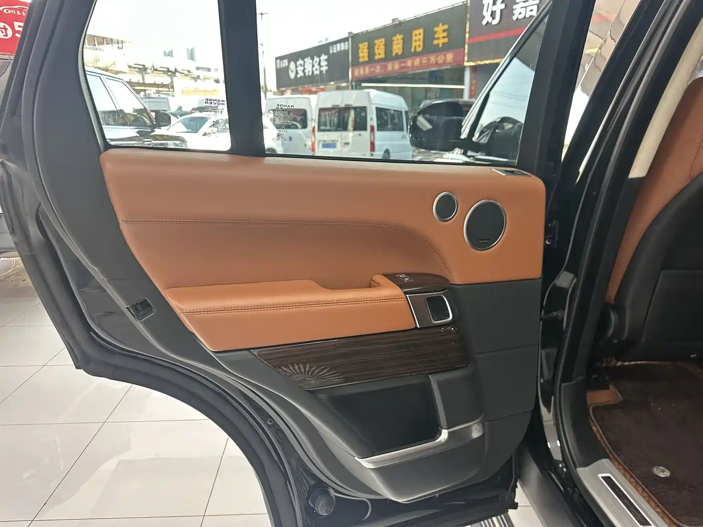 Land Rover Range Rover 2015 3.0 TDV6 Vogue фото 24