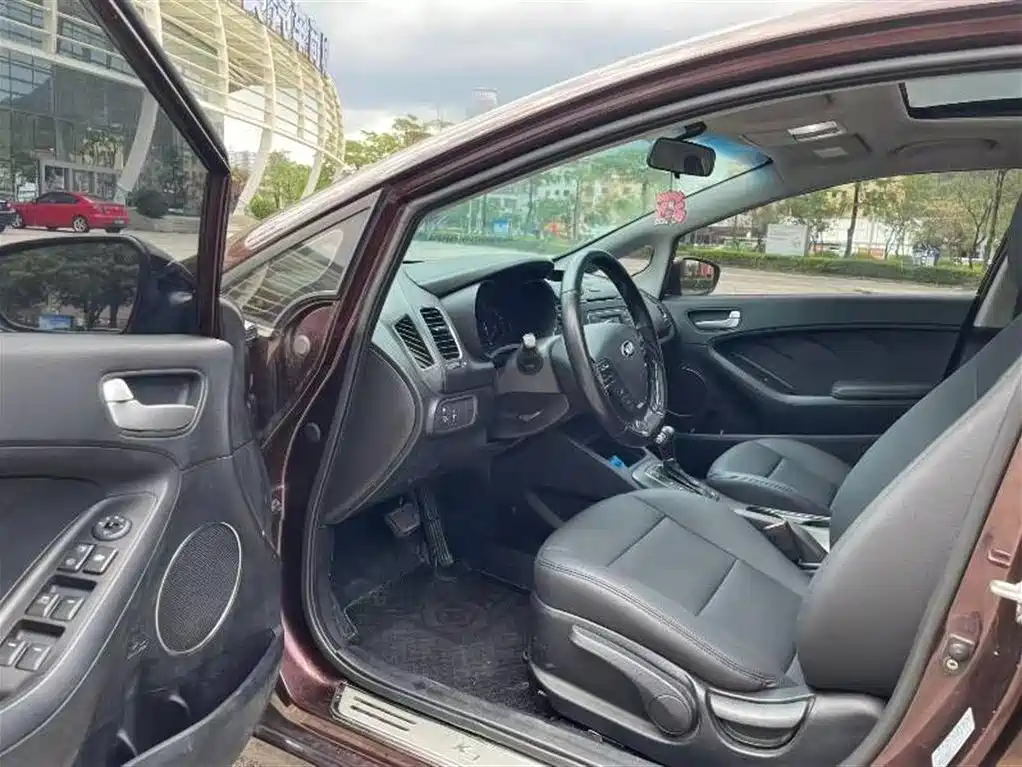 Kia K3 2013 1.6L Automatic GLS фото 5