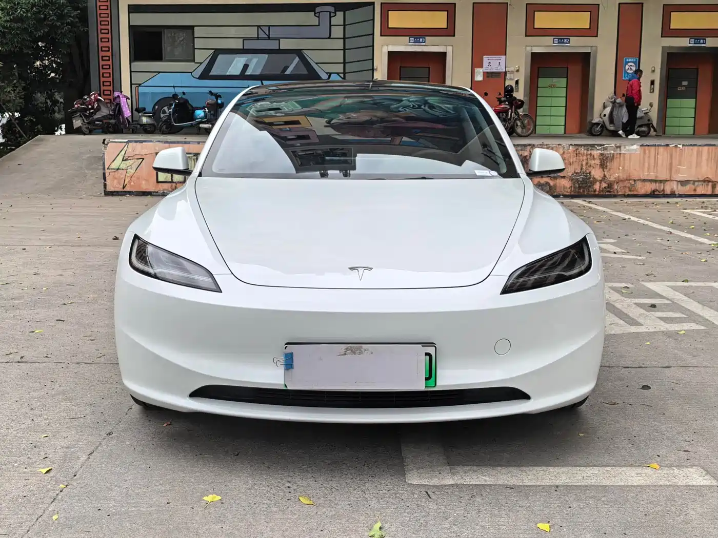TESLA MODEL 3