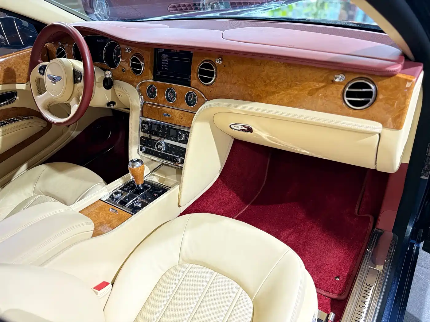 Bentley Mulsanne 2013 6.8T Mulliner Special Edition фото 27
