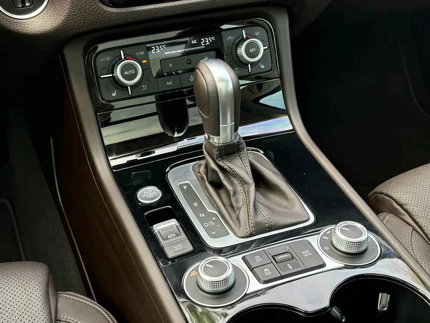Volkswagen Touareg 2017 3.0TSI Explorer Edition фото 19