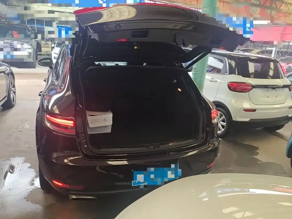 Photo 15 - Porsche Macan