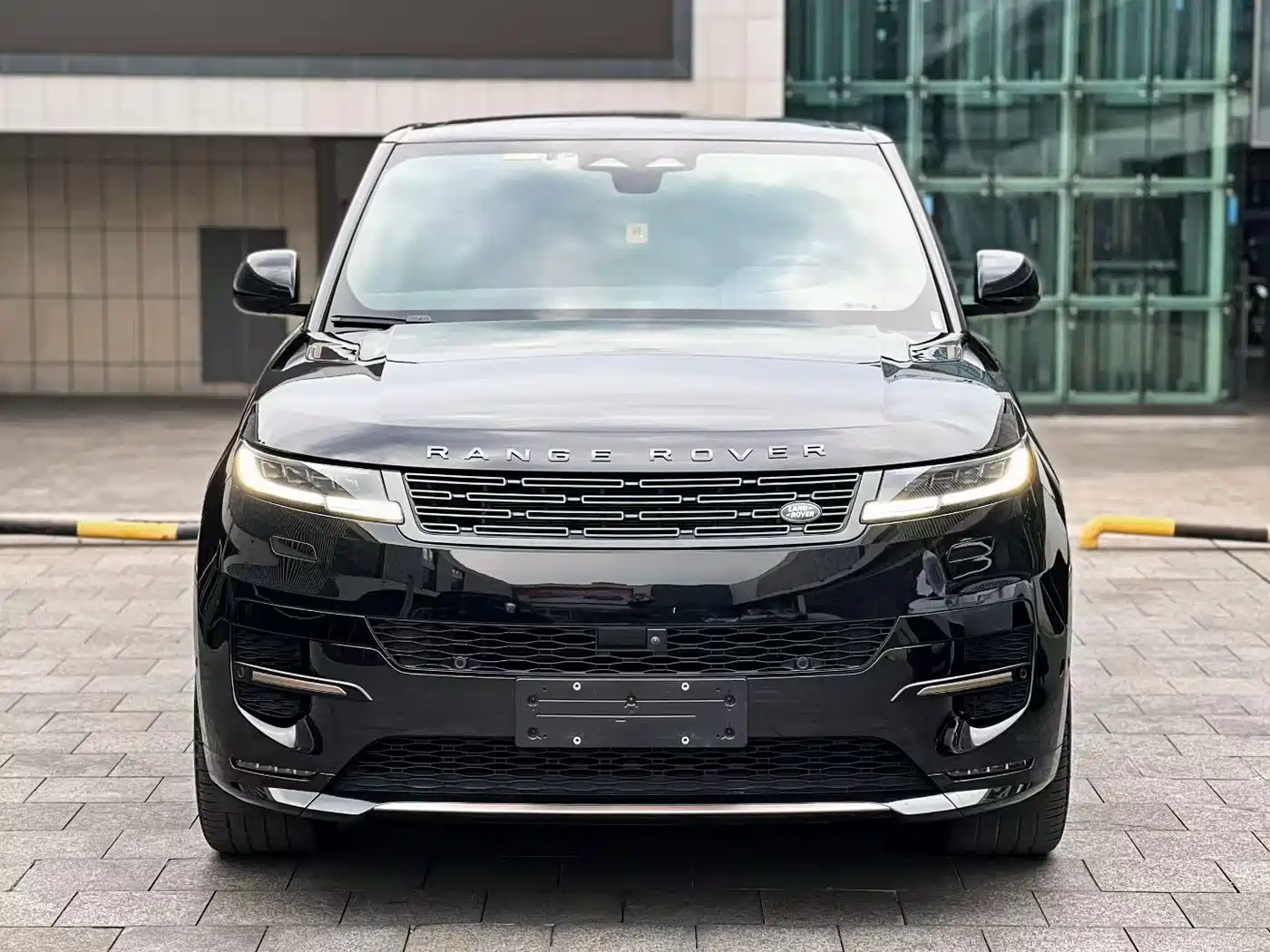 Land Rover Range Rover Sport 2023 400PS Dynamic SE фото 2
