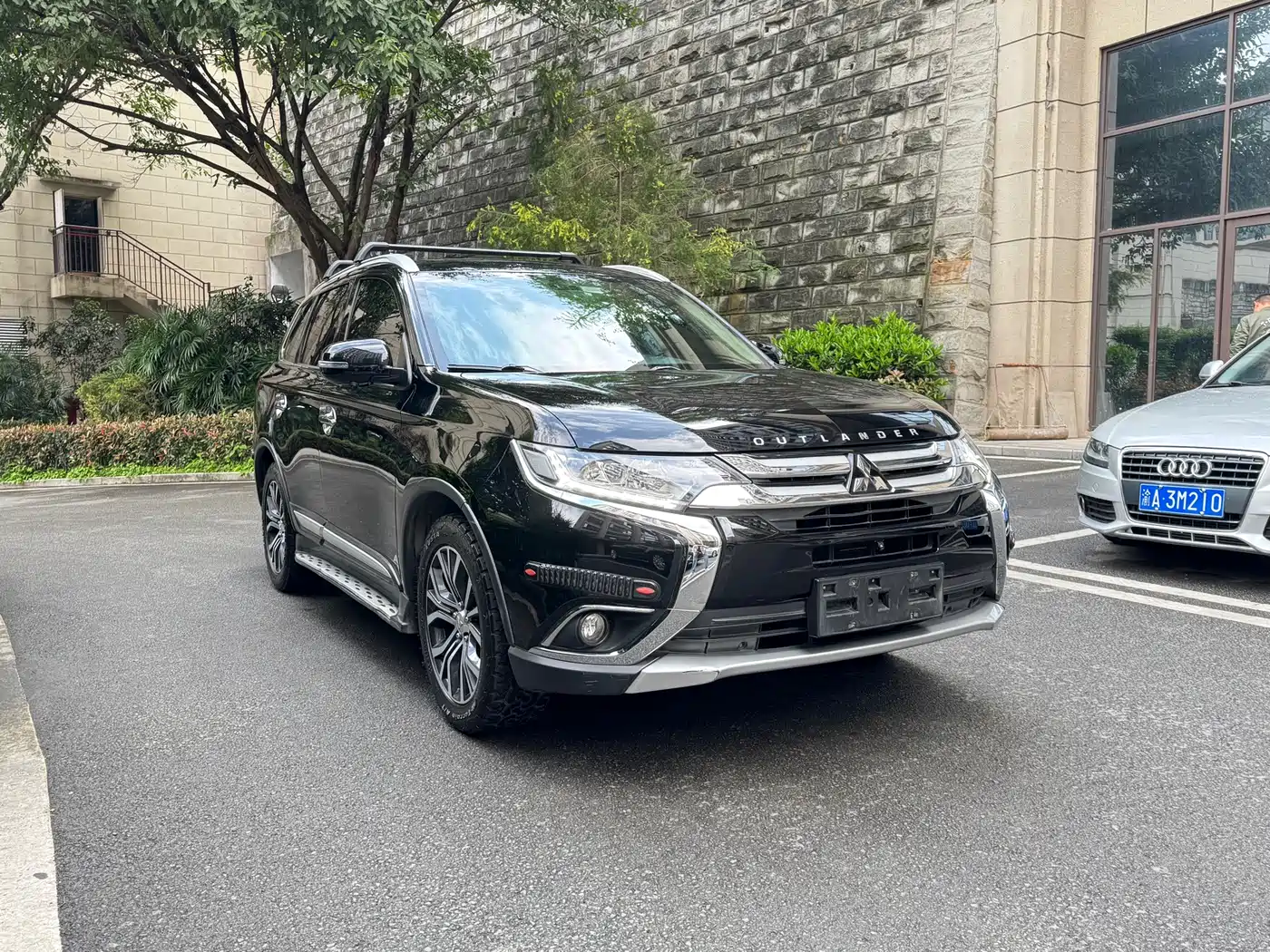 Mitsubishi Outlander 2018 2.4L 4WD Luxury Edition 7-seater фото 3