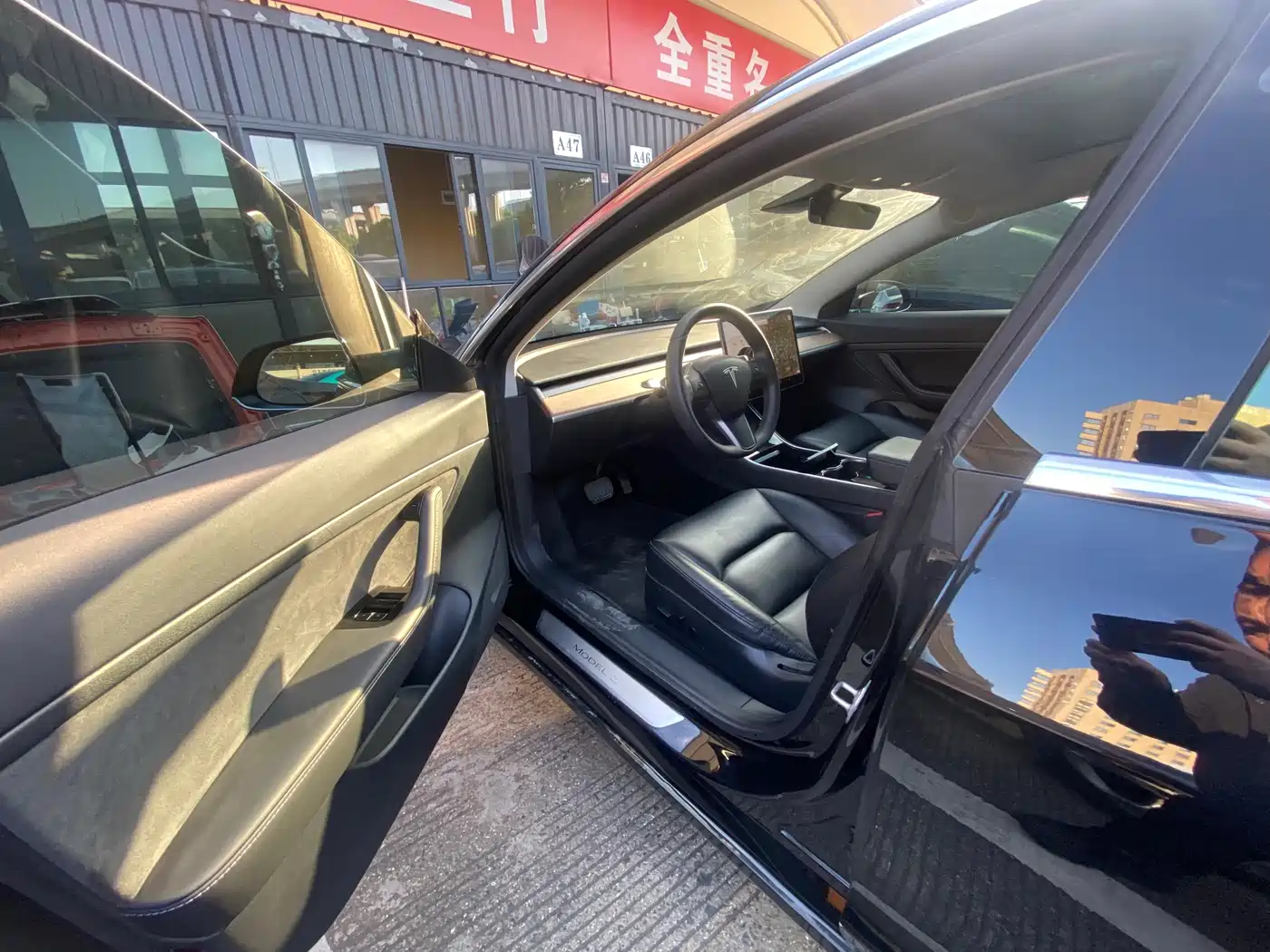 TESLA MODEL 3