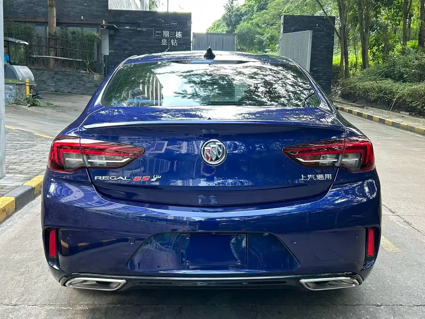 Photo 9 - Buick Regal