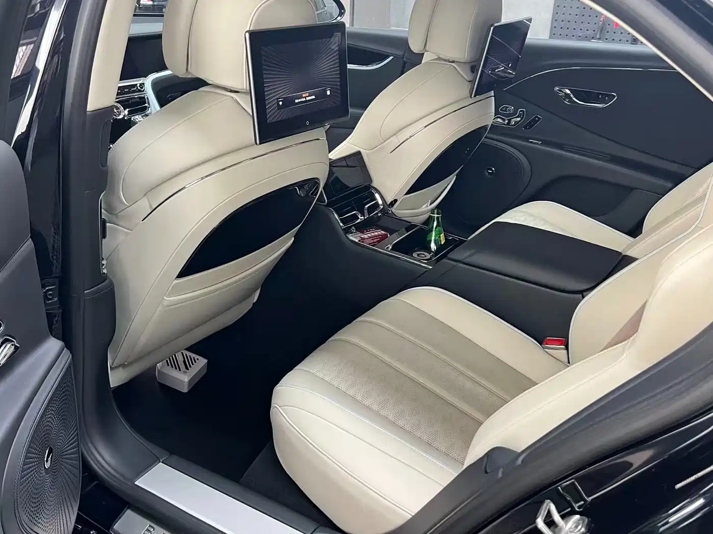 Bentley Flying Spur 2024 4.0T V8 Mulliner фото 7