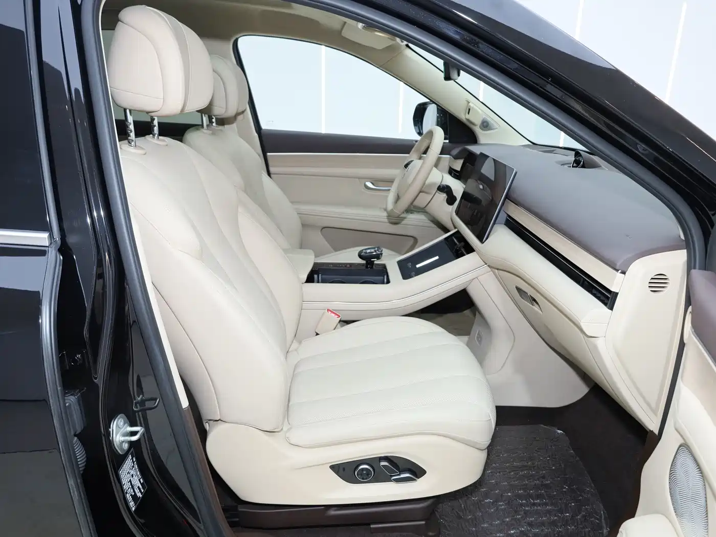 AITO Wenjie AITO M7 2024 1.5T Smart Drive RWD Ultra 5-seater фото 19