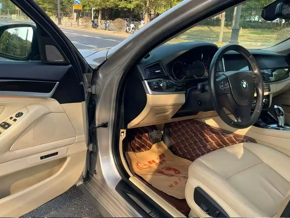 BMW 5 Series 2014 525Li Leading фото 7