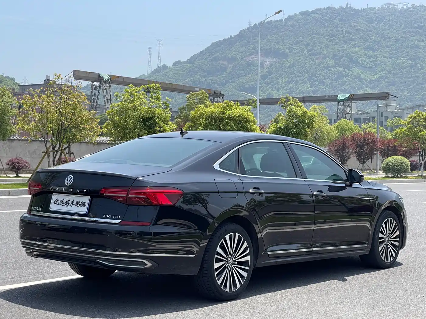 Volkswagen Passat 2019 330TSI Luxury Edition China VI фото 13