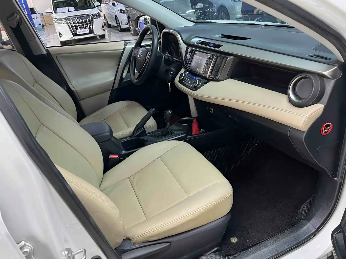 Toyota RAV4 Rongfang 2015 2.0L CVT 2WD Trend Edition фото 5