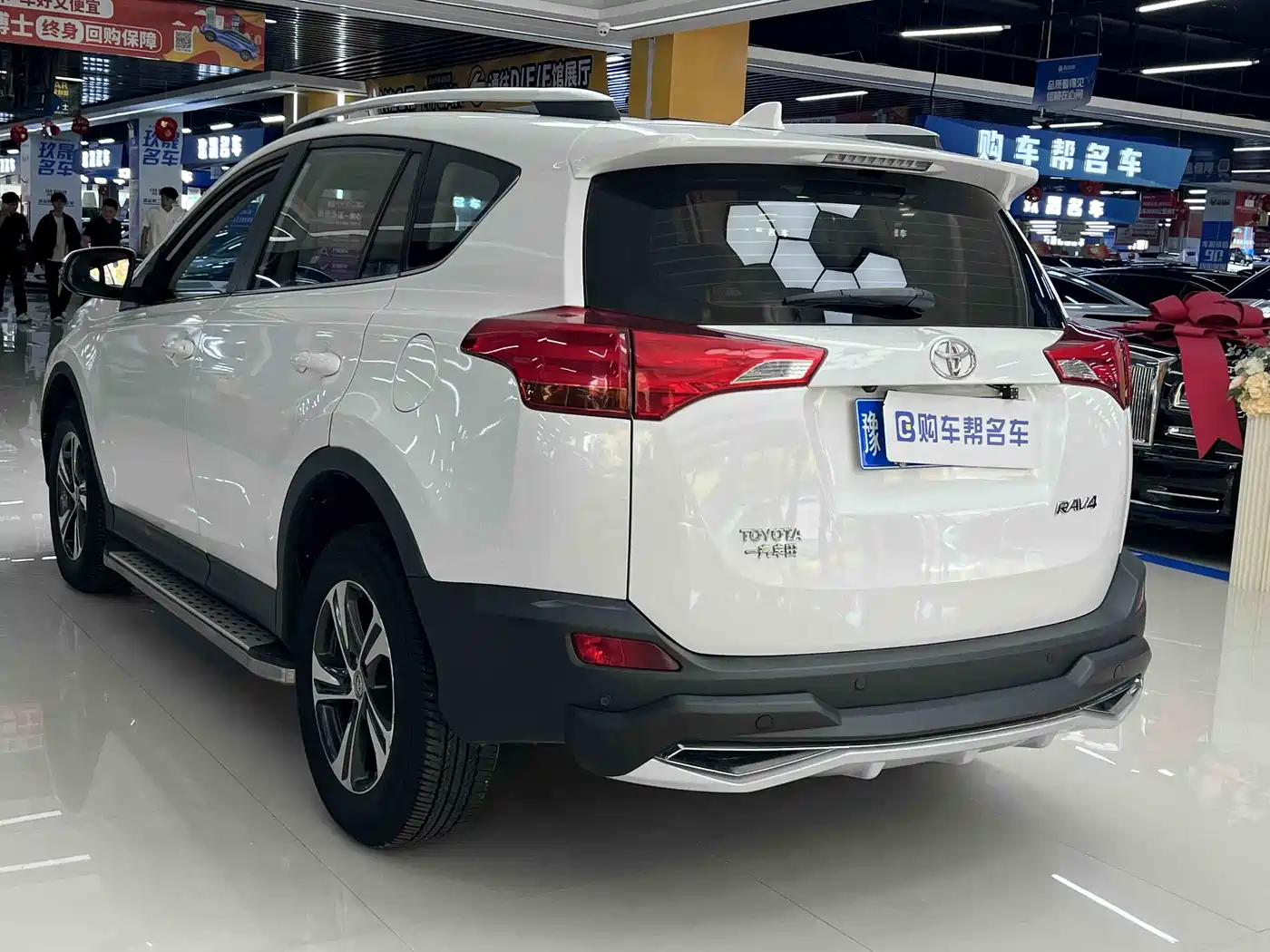 Toyota RAV4 Rongfang 2015 2.0L CVT 2WD Trend Edition фото 15