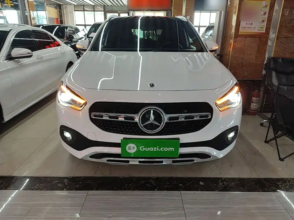 MERCEDES-BENZ GLA