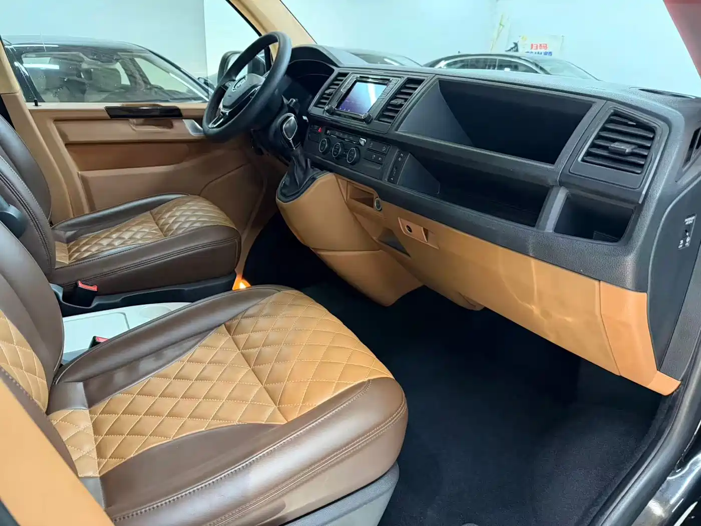 Volkswagen Caravelle 2018 2018 2.0TSI 4WD Luxury Edition 7-Seater