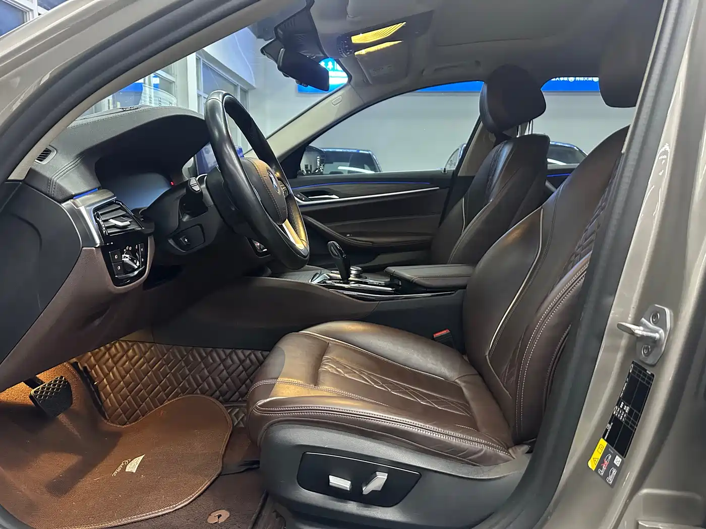 BMW 5 Series New Energy 2019 530Le Luxury Package фото 6