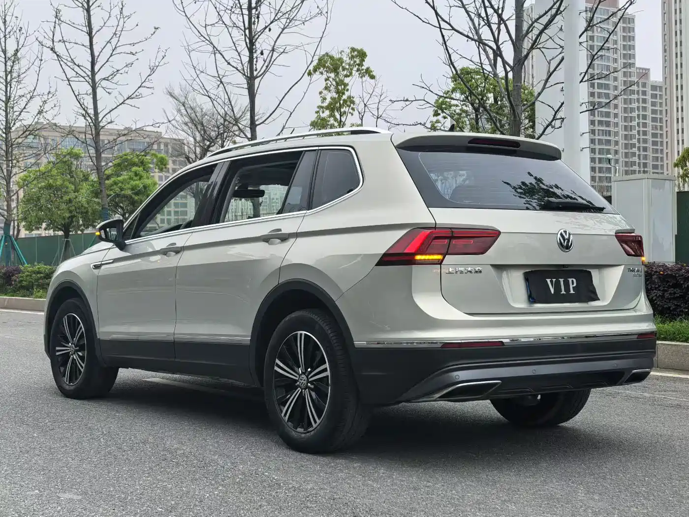 Volkswagen Tiguan L 2017 380TSI Automatic 4WD Luxury Edition фото 7