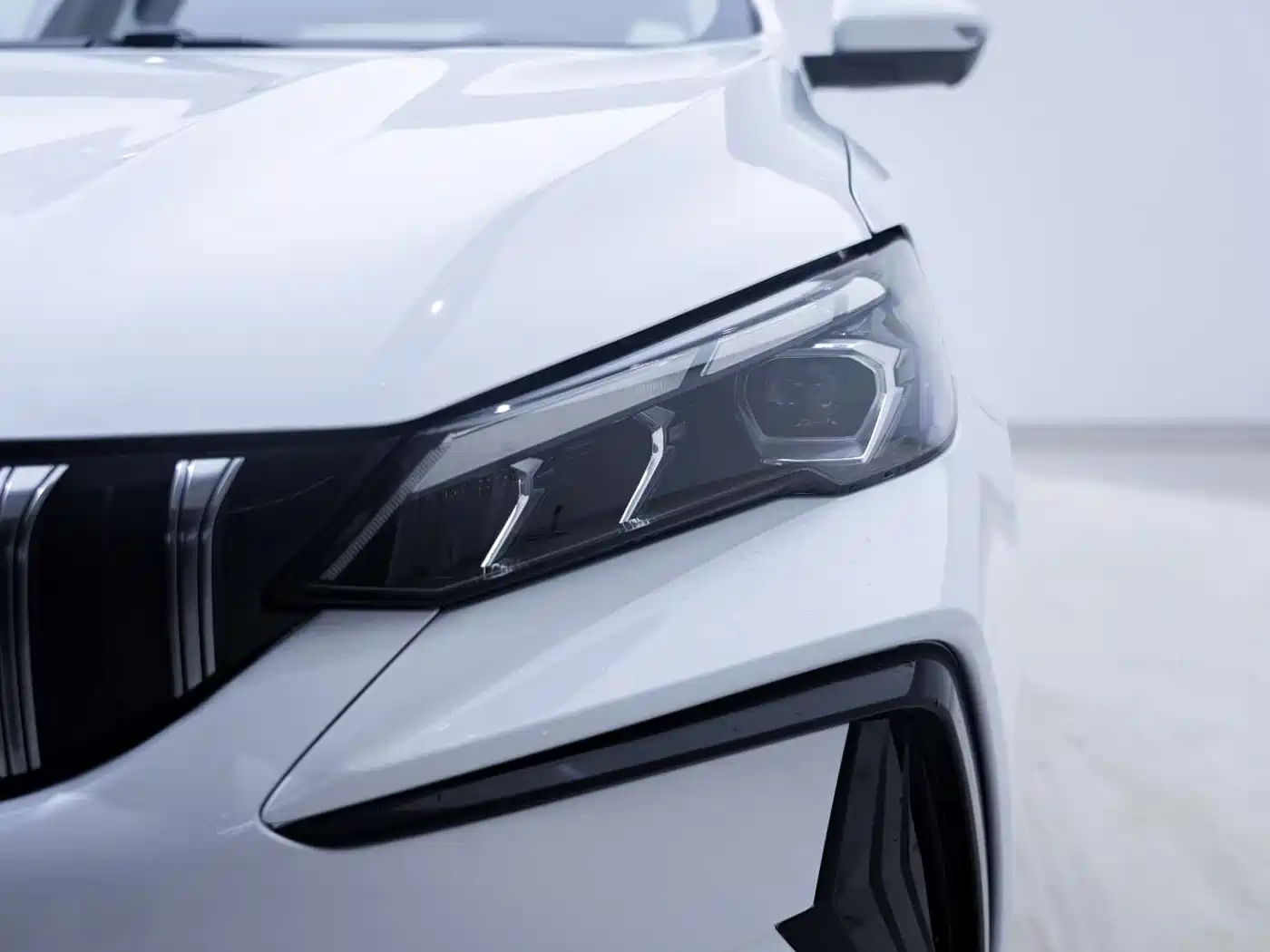 GEELY AUTOMOBILE BINRUI