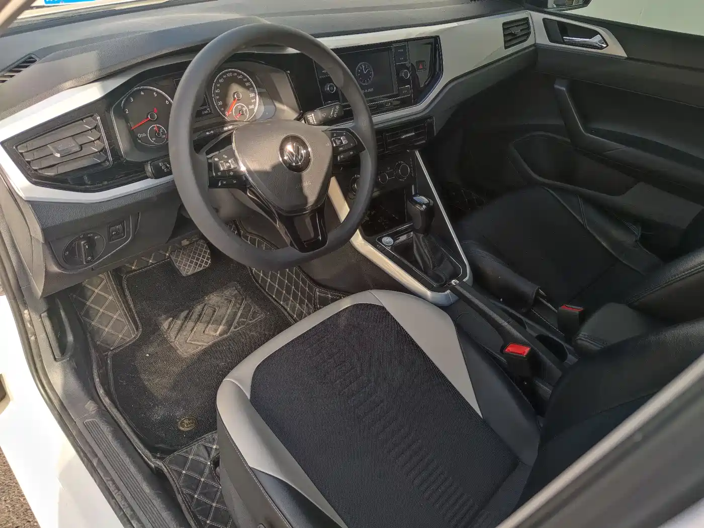Volkswagen Polo 2019 Plus 1.5L Automatic Colorful Tech Edition фото 4