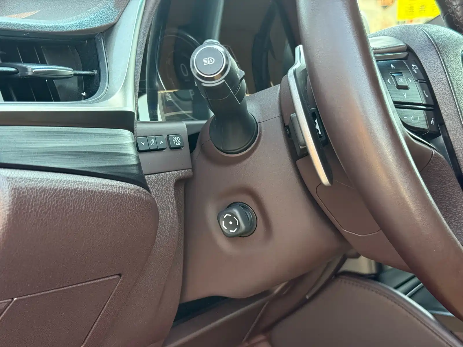 Фото 15 - Lexus ES