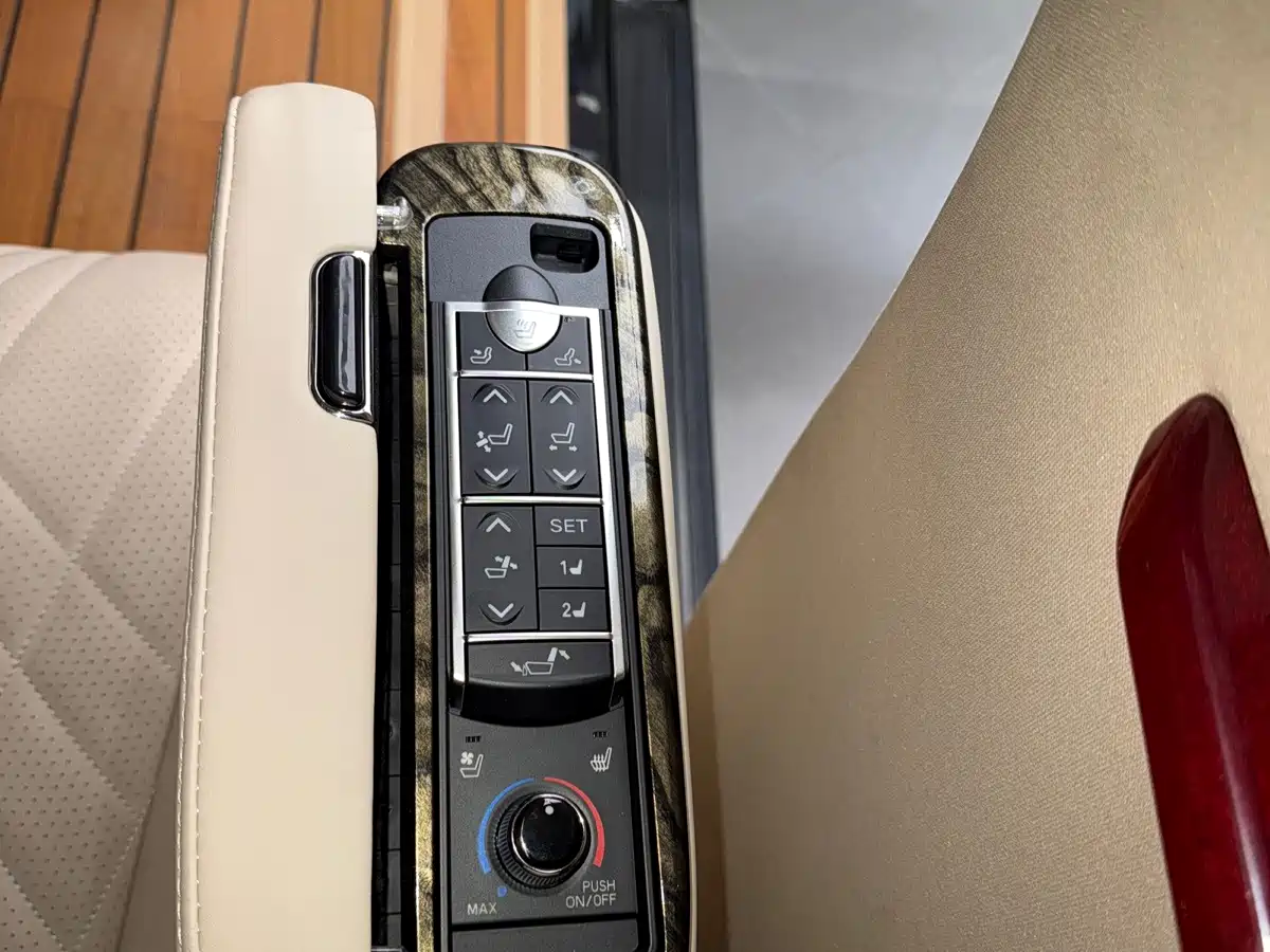Ford E350 2011 2011 5.4L Platinum Edition