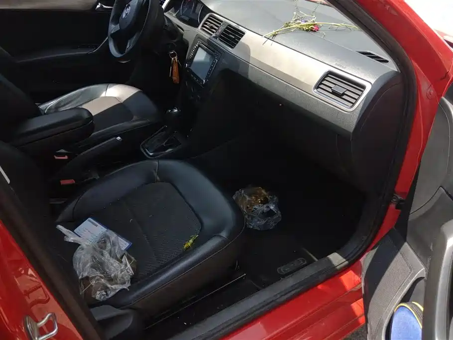 Škoda Skoda Rapid Spaceback 2014 1.6L Automatic Joy Edition фото 8