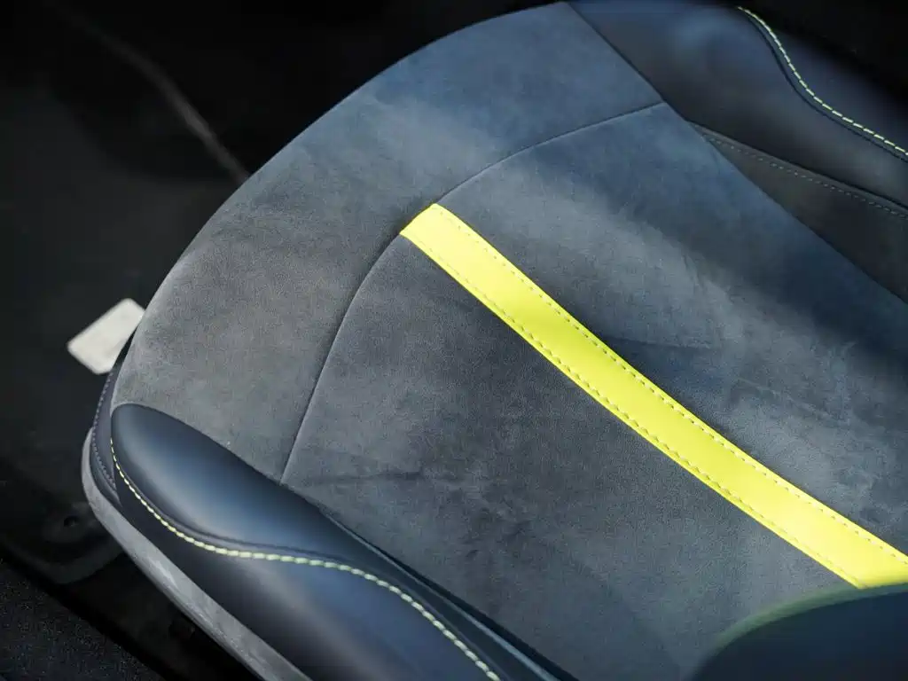 Фото 34 - Aston Martin Vantage