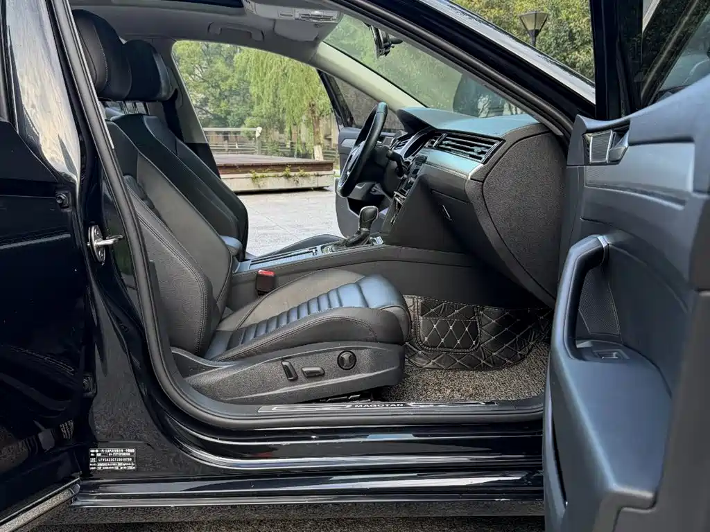 Volkswagen Magotan 2018 330TSI DSG Leading фото 12