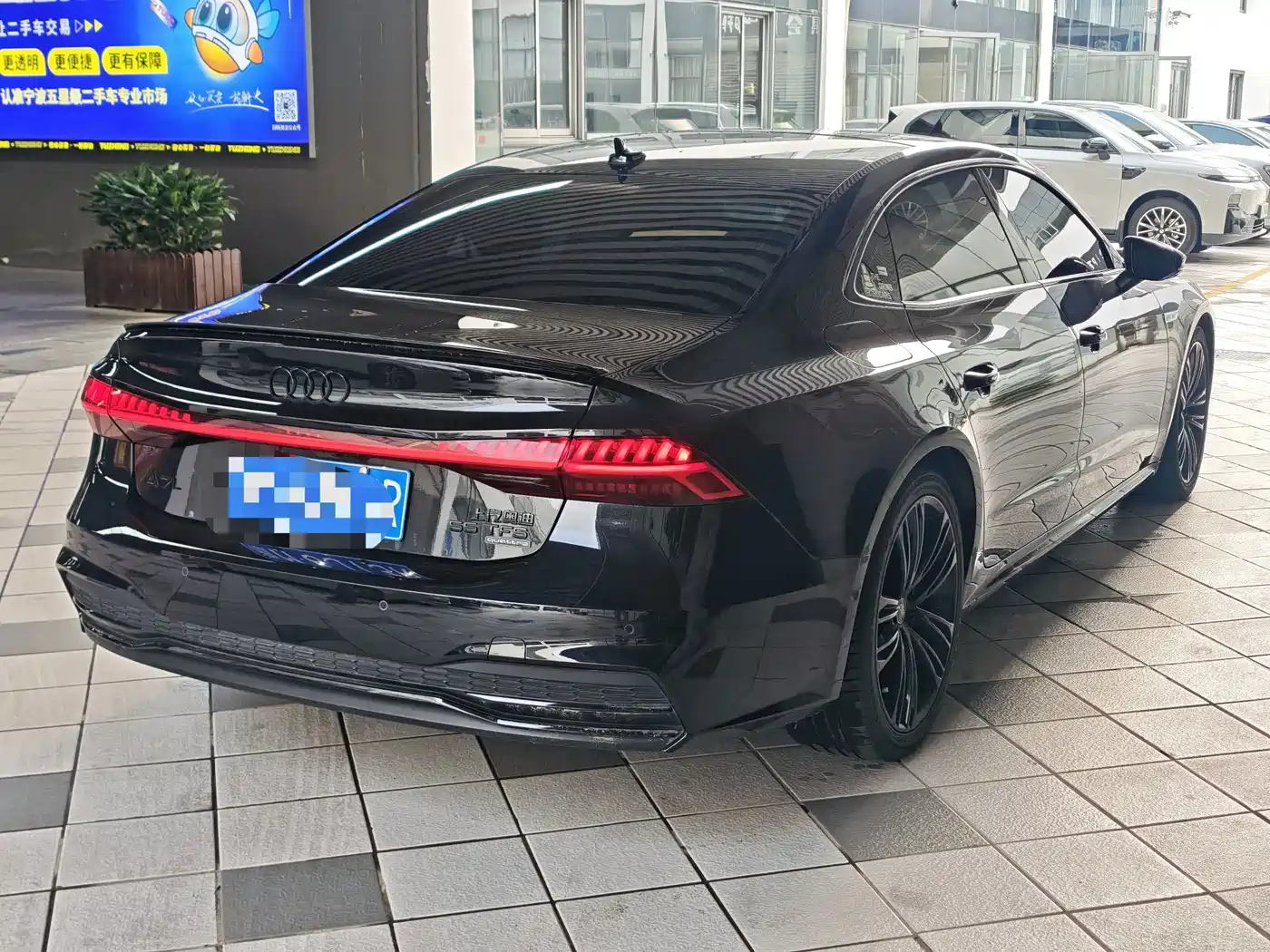 Фото 4 - Audi A7L