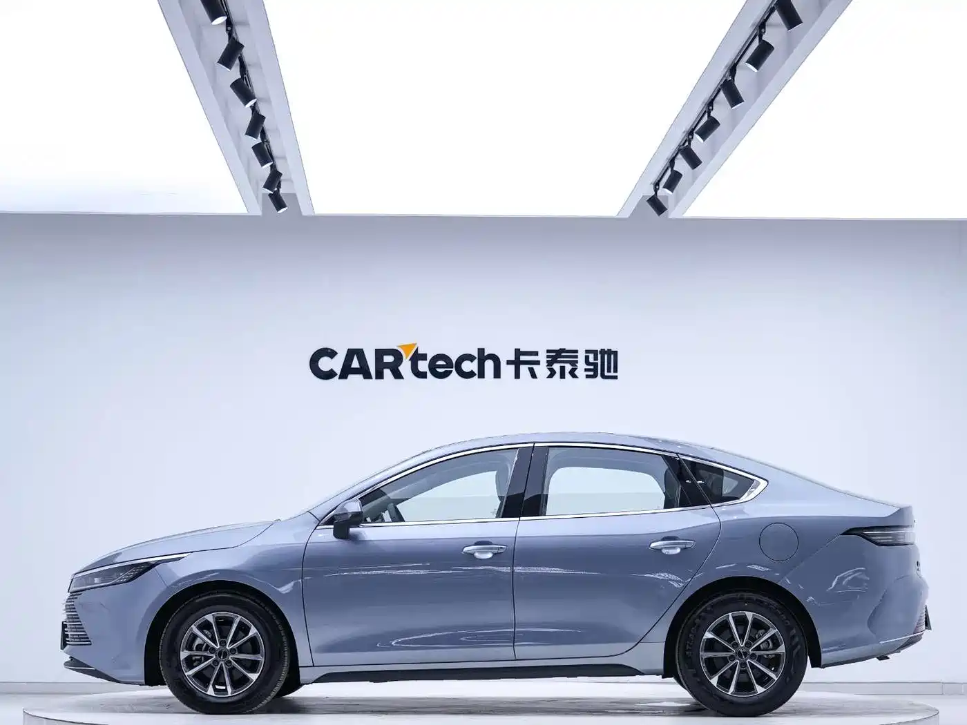 BYD Destroyer 05 2024 Glory Edition DM-i 55KM Luxury фото 4