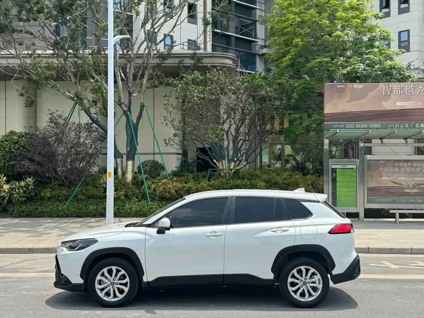 Toyota Frontlander 2022 2.0L CVT Elite фото 2