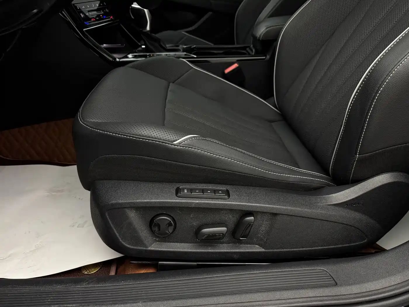 Volkswagen Passat 2024 330TSI Starlight Elite Edition фото 9