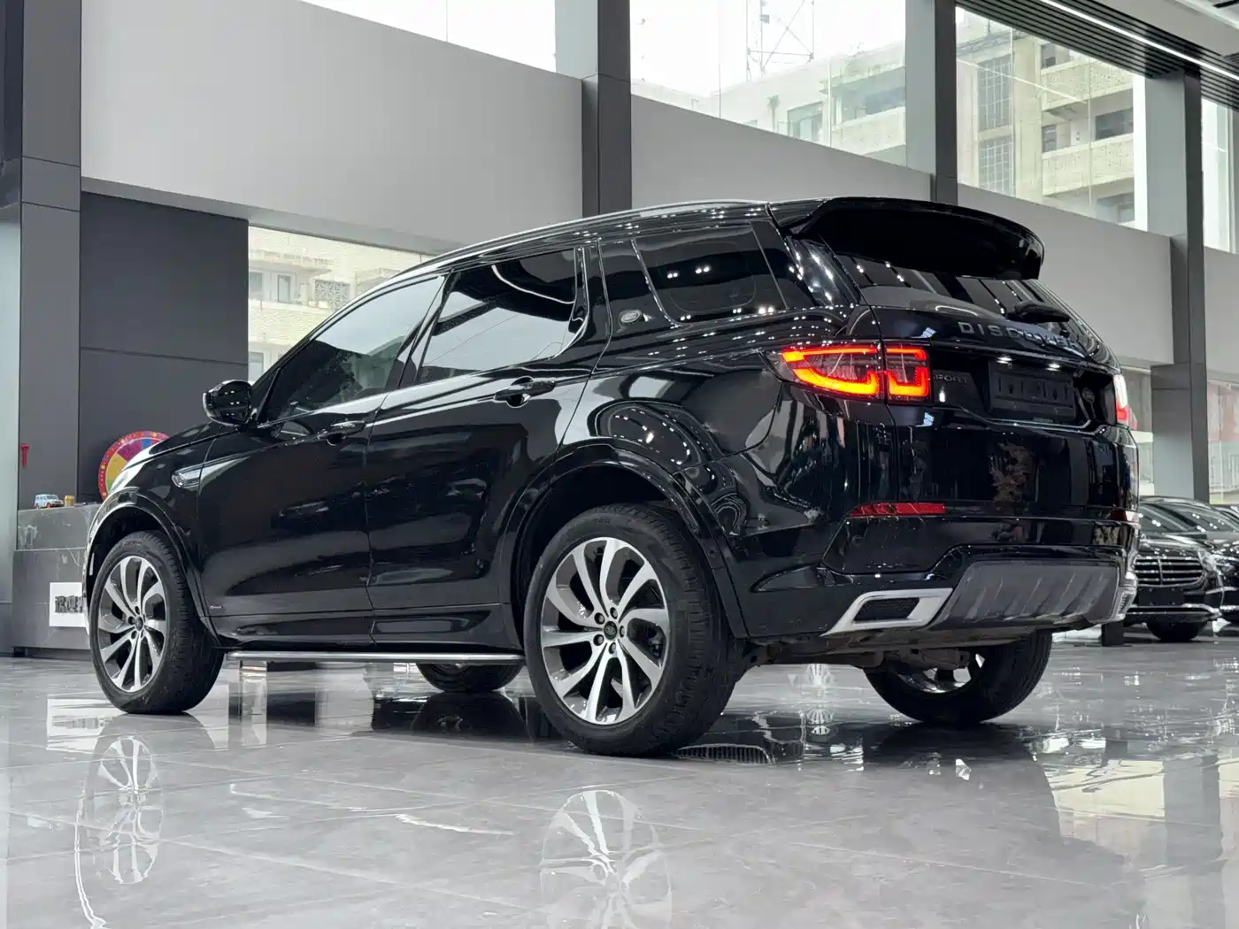 Land Rover Discovery Sport 2021 249PS R-Dynamic S Performance Edition фото 3