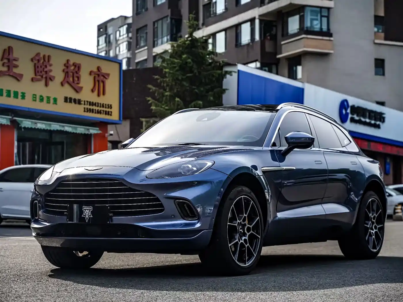 Aston Martin DBX 2021 4.0T V8 Realm of Simplicity