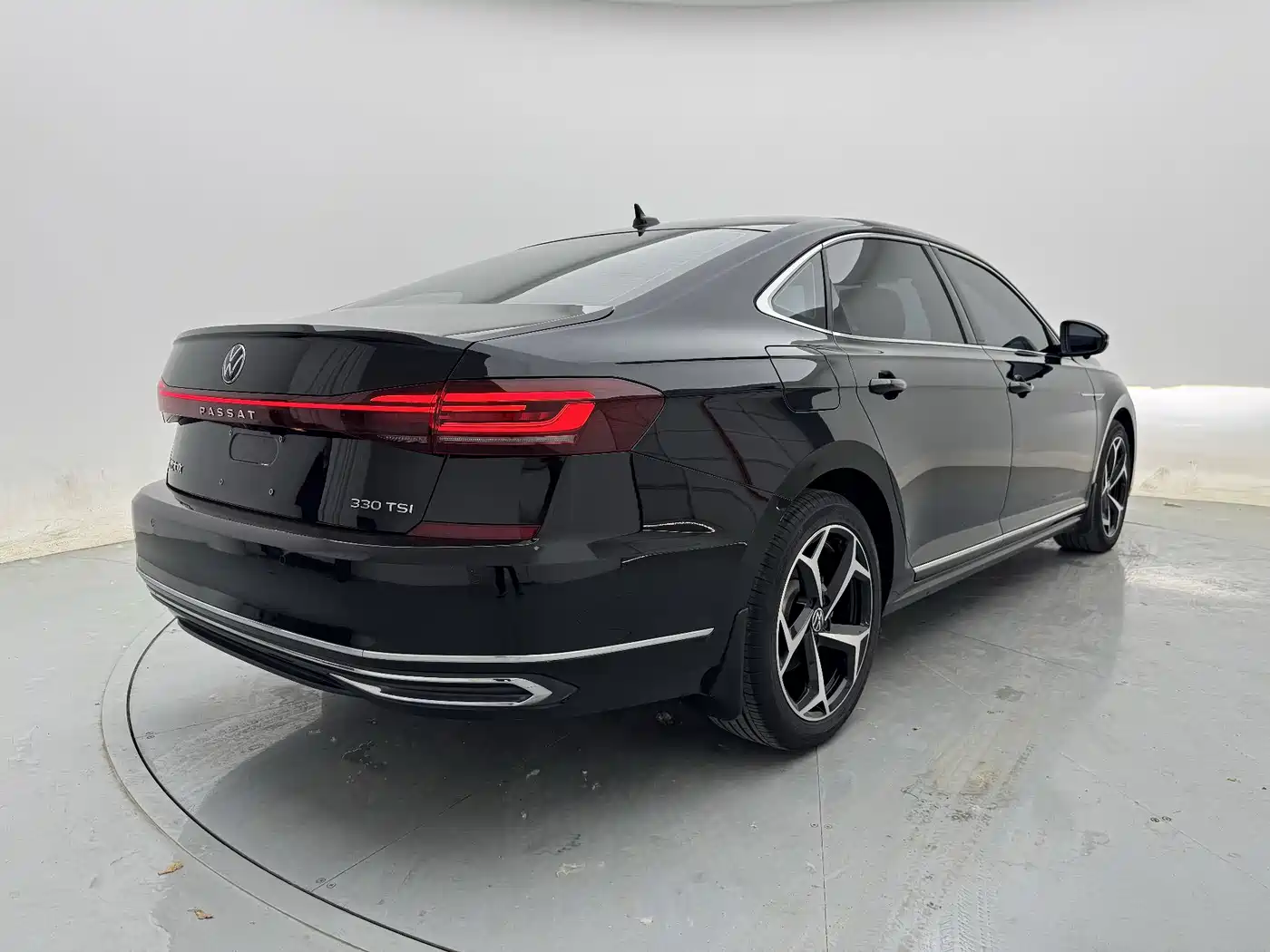 Volkswagen Passat 2024 330TSI Starlight Elite Edition фото 26