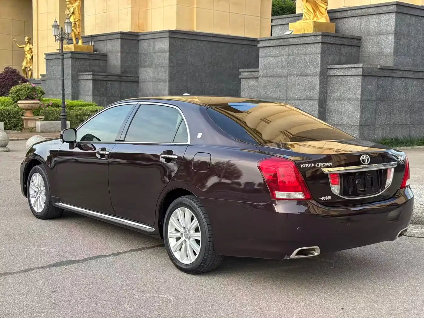 Toyota Crown 2011 2.5L Royal Leather Sunroof Special Edition фото 3