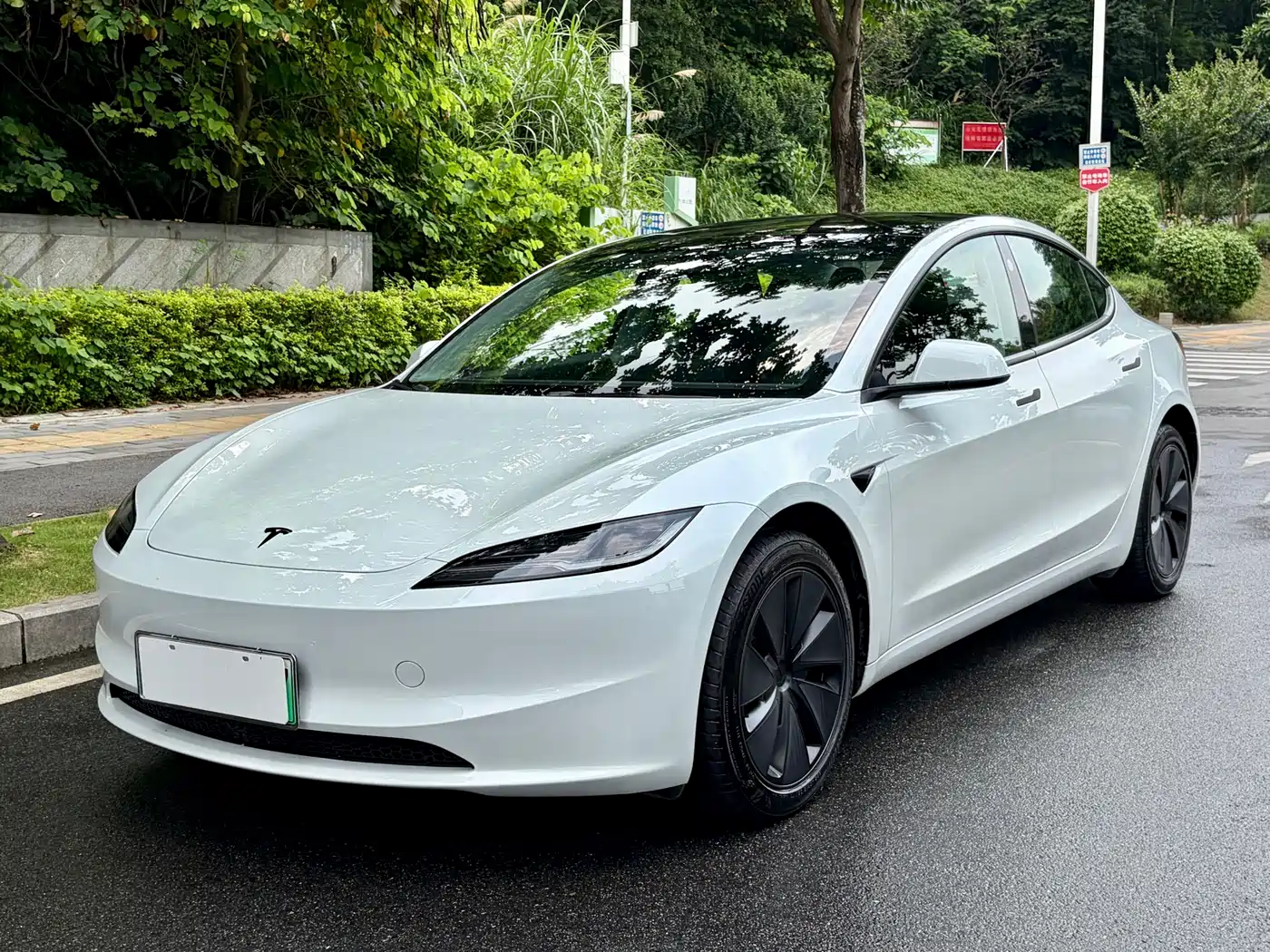 Tesla Model 3 2025 Model Year Facelift Rear-Wheel Drive