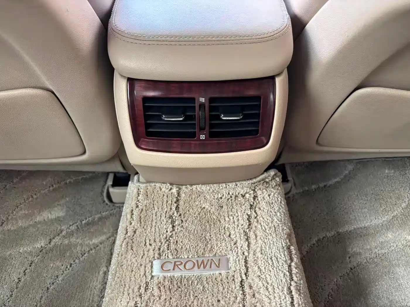 Toyota Crown 2011 2.5L Royal Leather Sunroof Special Edition фото 12