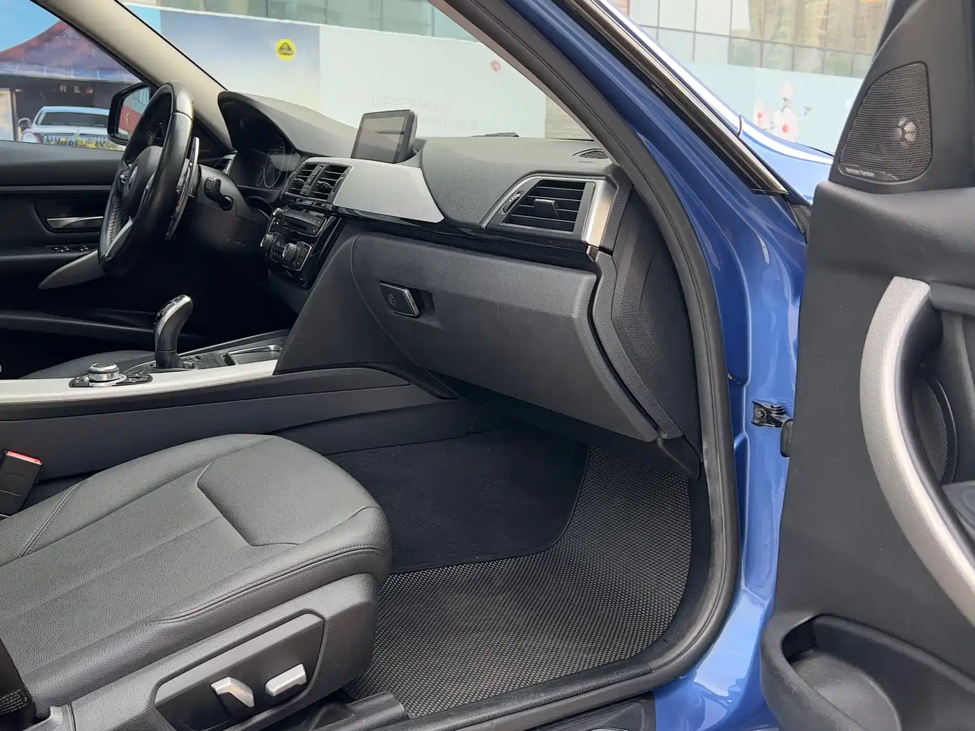 BMW 3 Series 2017 320Li M Sport фото 15