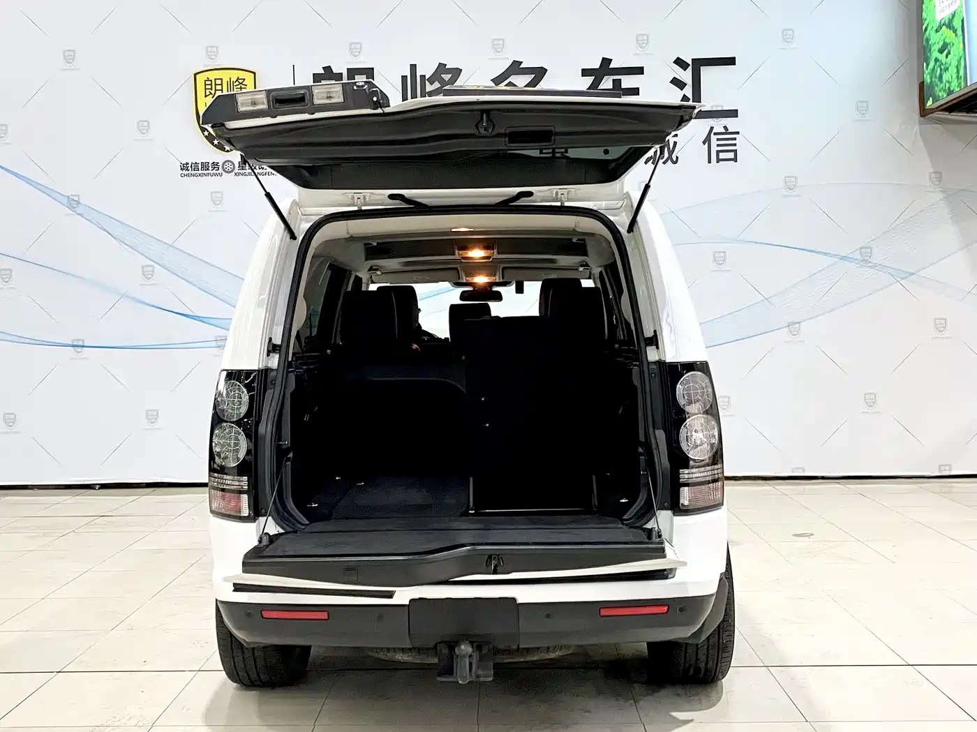Land Rover Discovery 2014 3.0 SC V6 HSE фото 13