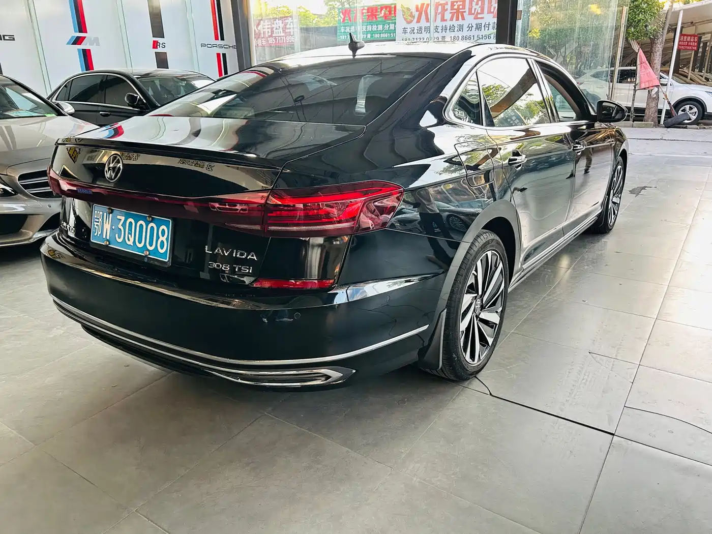 Volkswagen Passat 2022 330TSI Starlight Luxury Edition фото 12