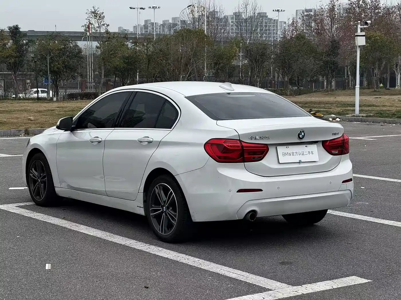 BMW 1 Series 2019 118i Fashion Edition фото 3
