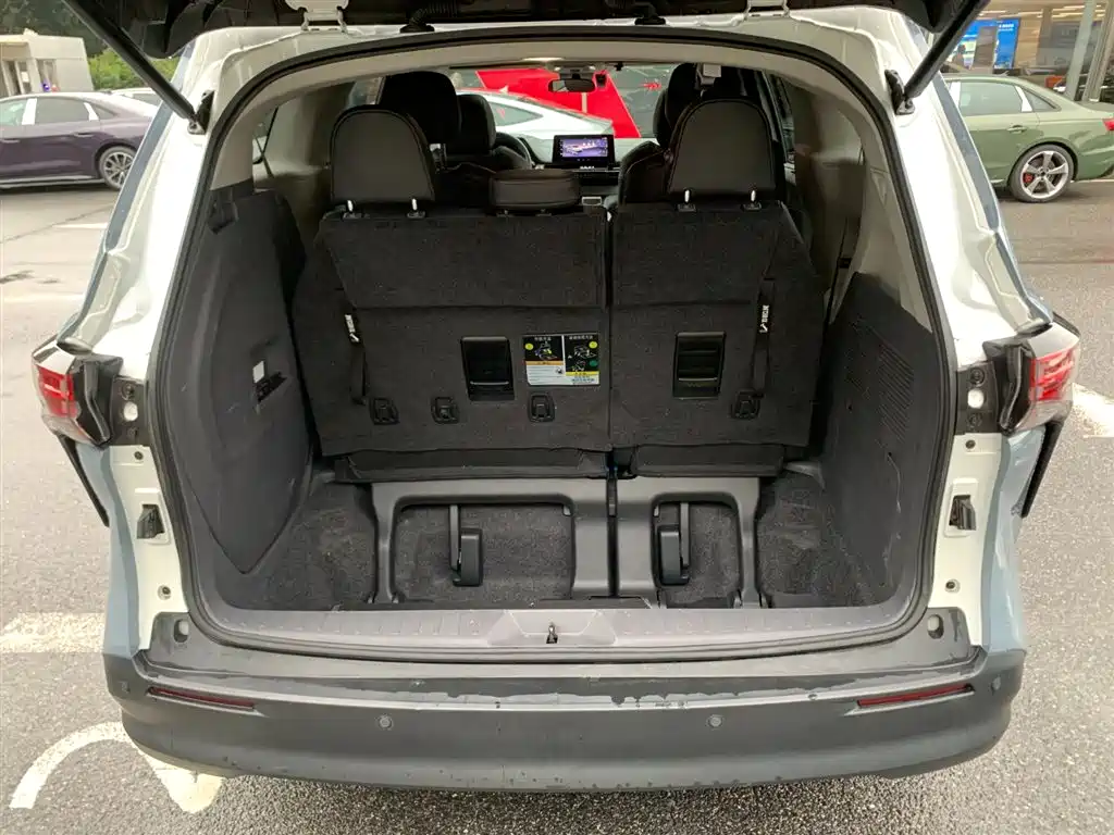 Toyota Sienna 2024 2.5L Hybrid Comfort Edition фото 6