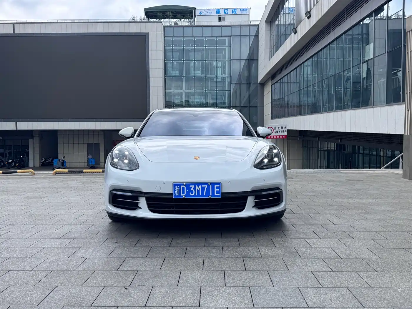 Porsche Panamera 2017 Panamera Executive Long Wheelbase 3.0T фото 9