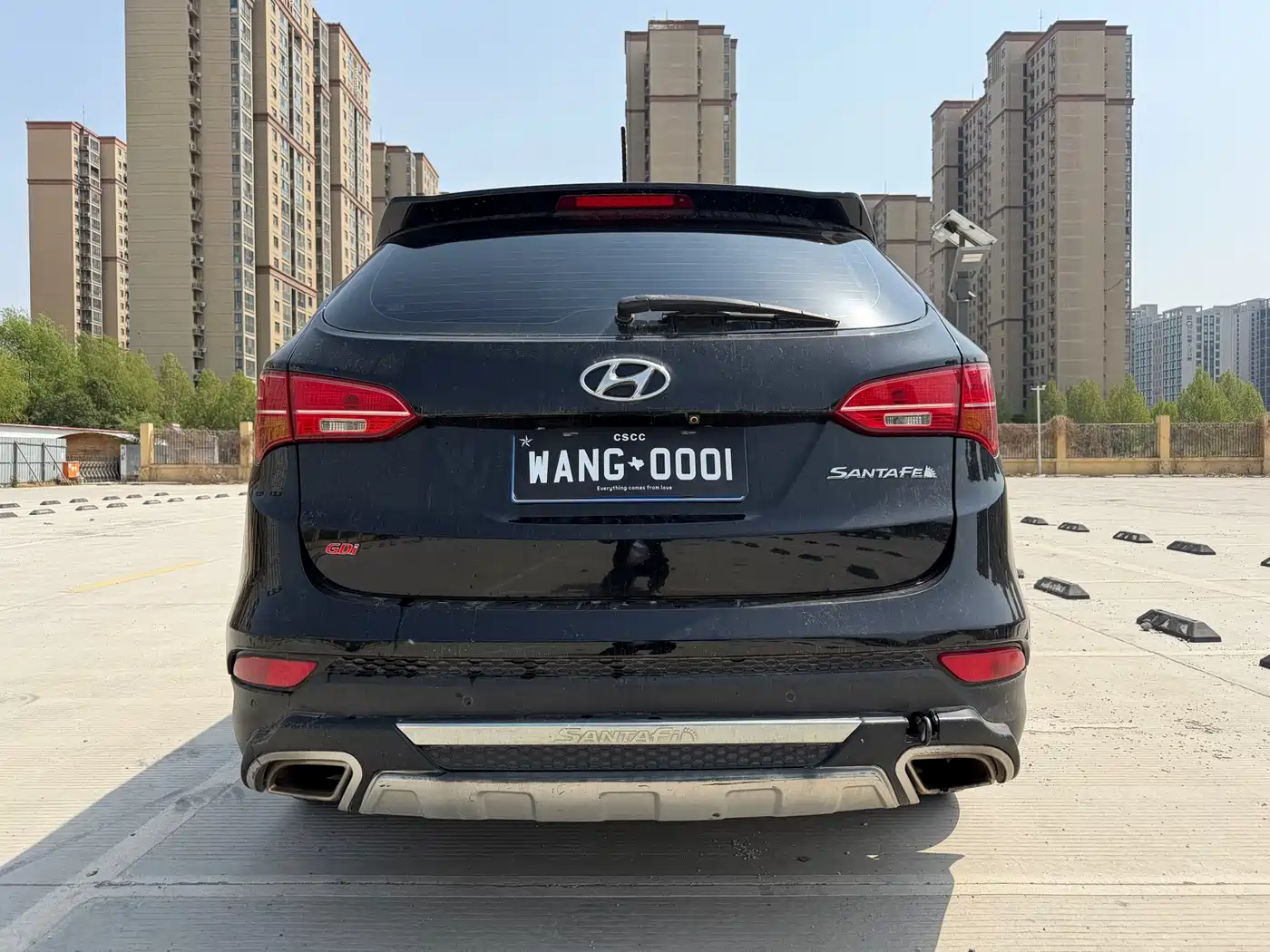Photo 4 - Hyundai Santa Fe