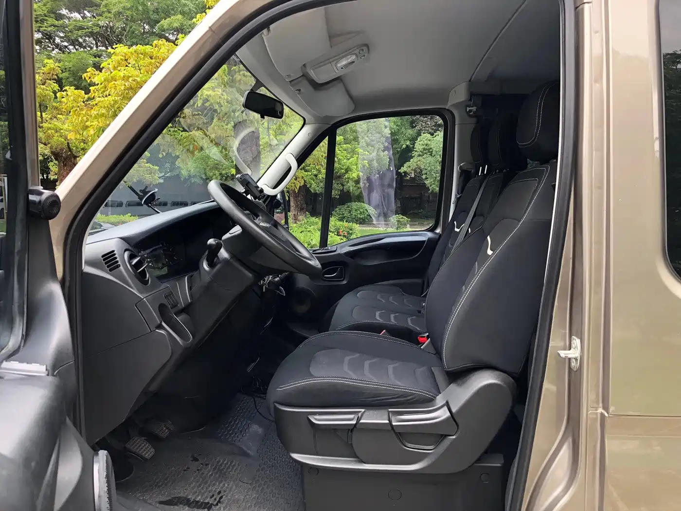 Iveco Daily 2022 2021 2.0T Manual Chaorui Short Wheelbase Low Roof Sliding Door F1A