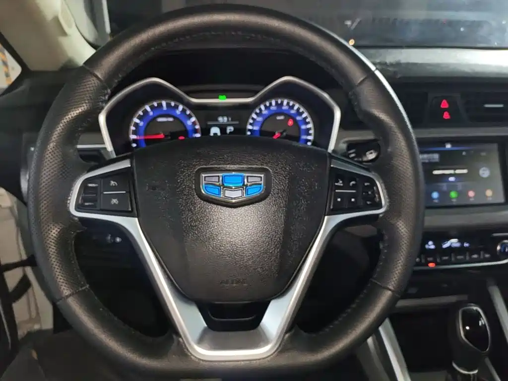 Фото 11 - Geely Vision X3